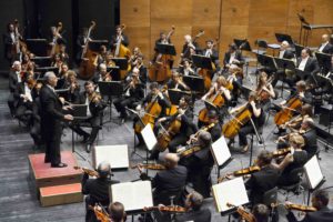 Firenze, Settembre 2014. Il Maestro Zubin Mehta dirige l'Orchestra del Maggio Musicale Fiorentino all'Opera di Firenze. Florence, September 2014. The Maestro Zubin Mehta conducts the Orchestra del Maggio Musicale Fiorentino in Florence Opera Theatre.